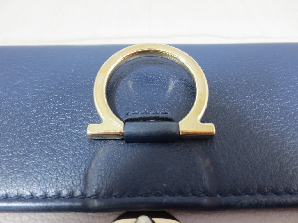 本店は サルヴァトーレフェラガモ Salvatore ブルー/グレー 長財布