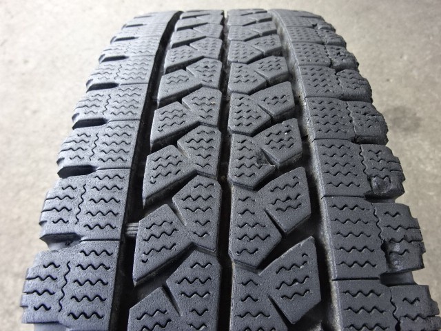 195/85R15　113/111L　ブリヂストン　BLIZZAK　W979　中古スタッドレス６本①　送料無料　（040902）_画像4