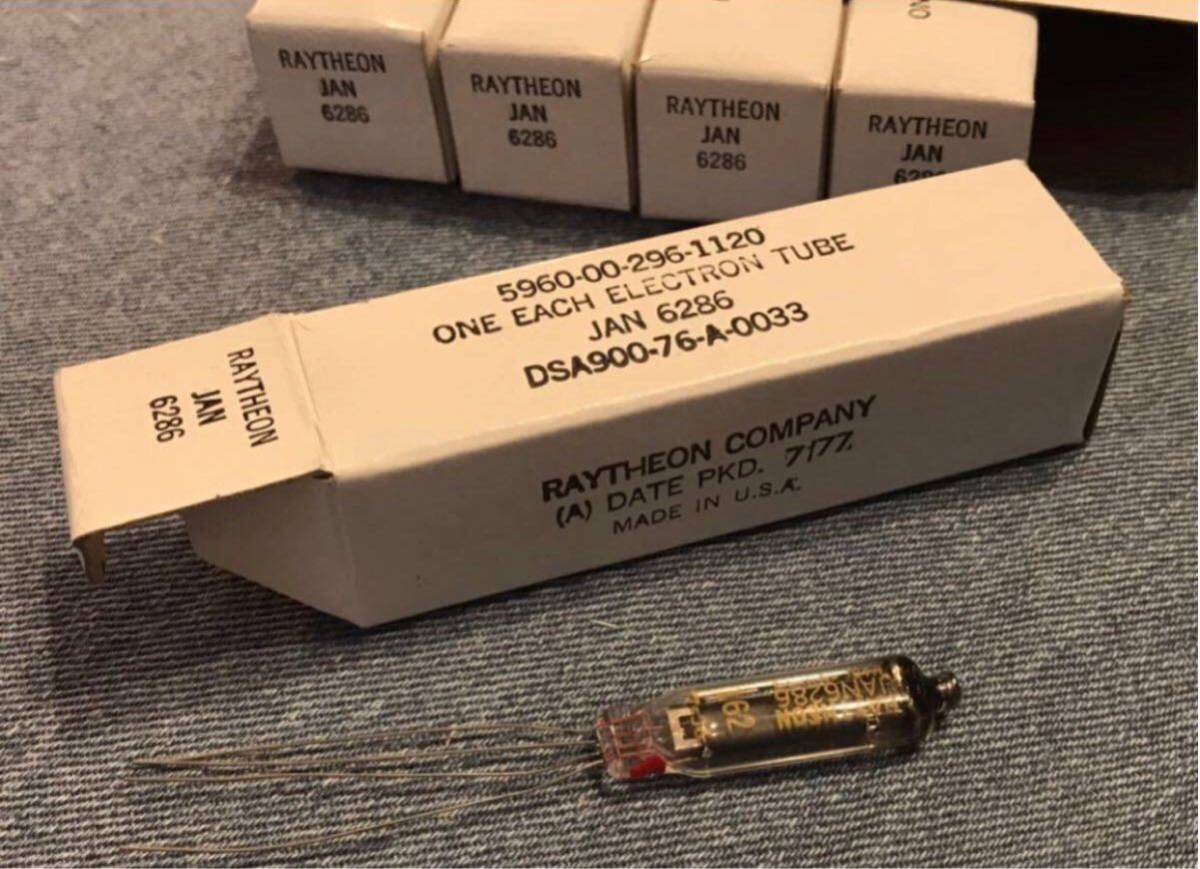 真空管 RAYTHEON 6286 50本セット サブミニチュア管 未使用 元箱 真空管 RAYTHEON 6286 50本セット サブミニチュア管 未使用 元箱