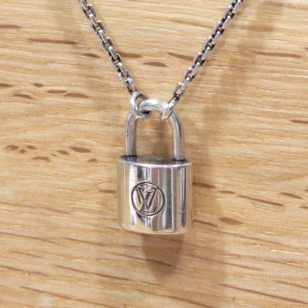 [ beautiful goods ] Louis Vuitton bread Dante .f silver lock ito necklace SV925 Q93559pado lock south capital pills 09152