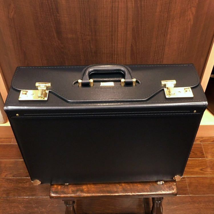 * the lowest price limitation one piece flight case Pilot case free shipping 20039 attache case black *