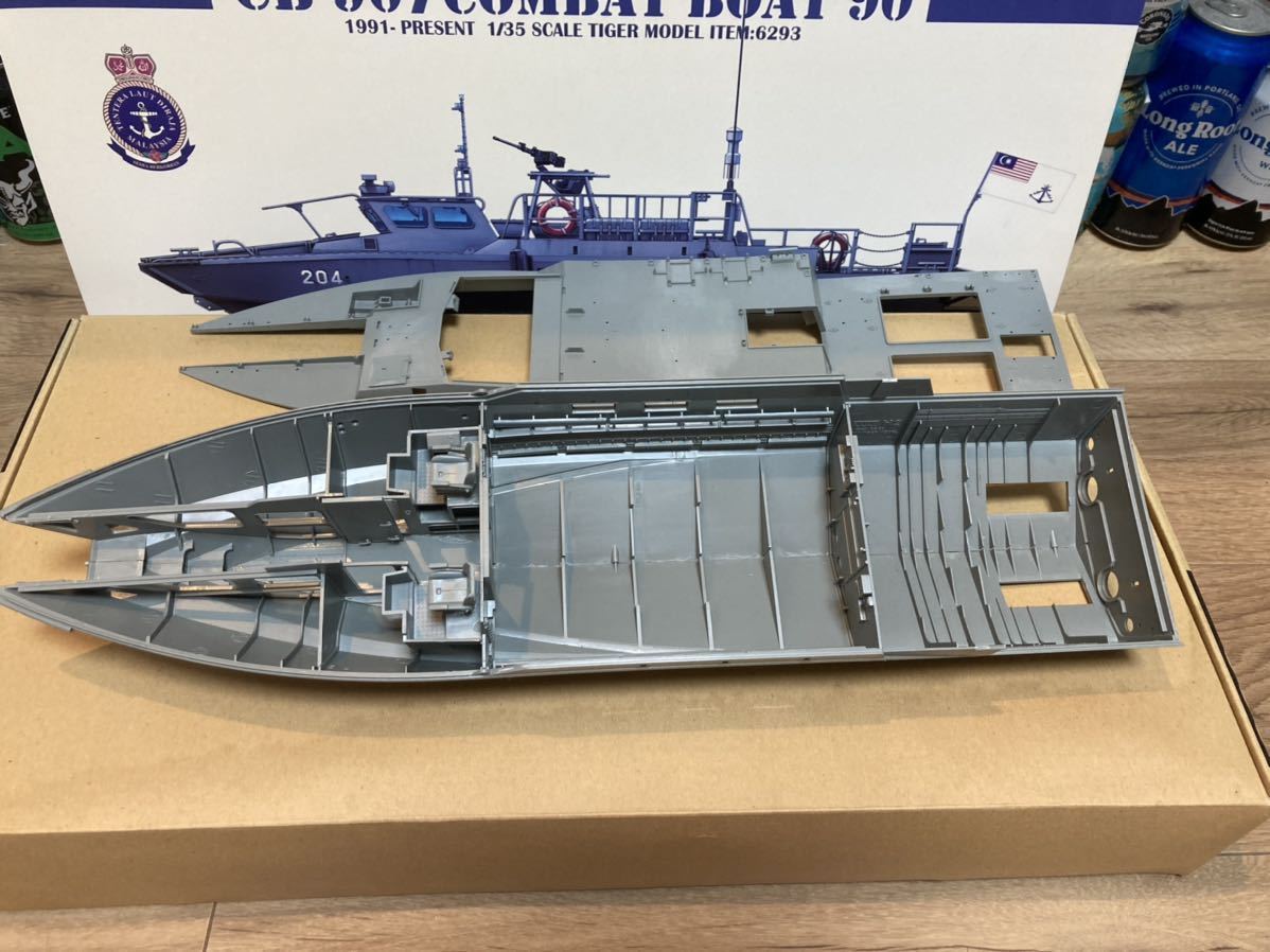 ☆組立途中☆ TIGER MODEL 1/35 CB90 高速攻撃艇 Sweden CB-90 ☆組立途中☆ TIGER MODEL 1/35 CB90 高速攻撃艇 Sweden CB-90