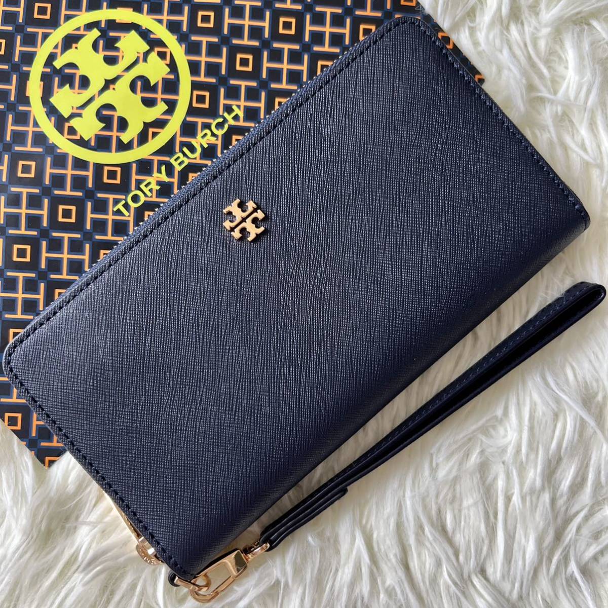 希少 新品】TORY BURCH トリーバーチ エマーソン 長財布 ネイビー系 ウォレット wallet ラウンドジップ ストラップ ゴールド金具  ロゴ