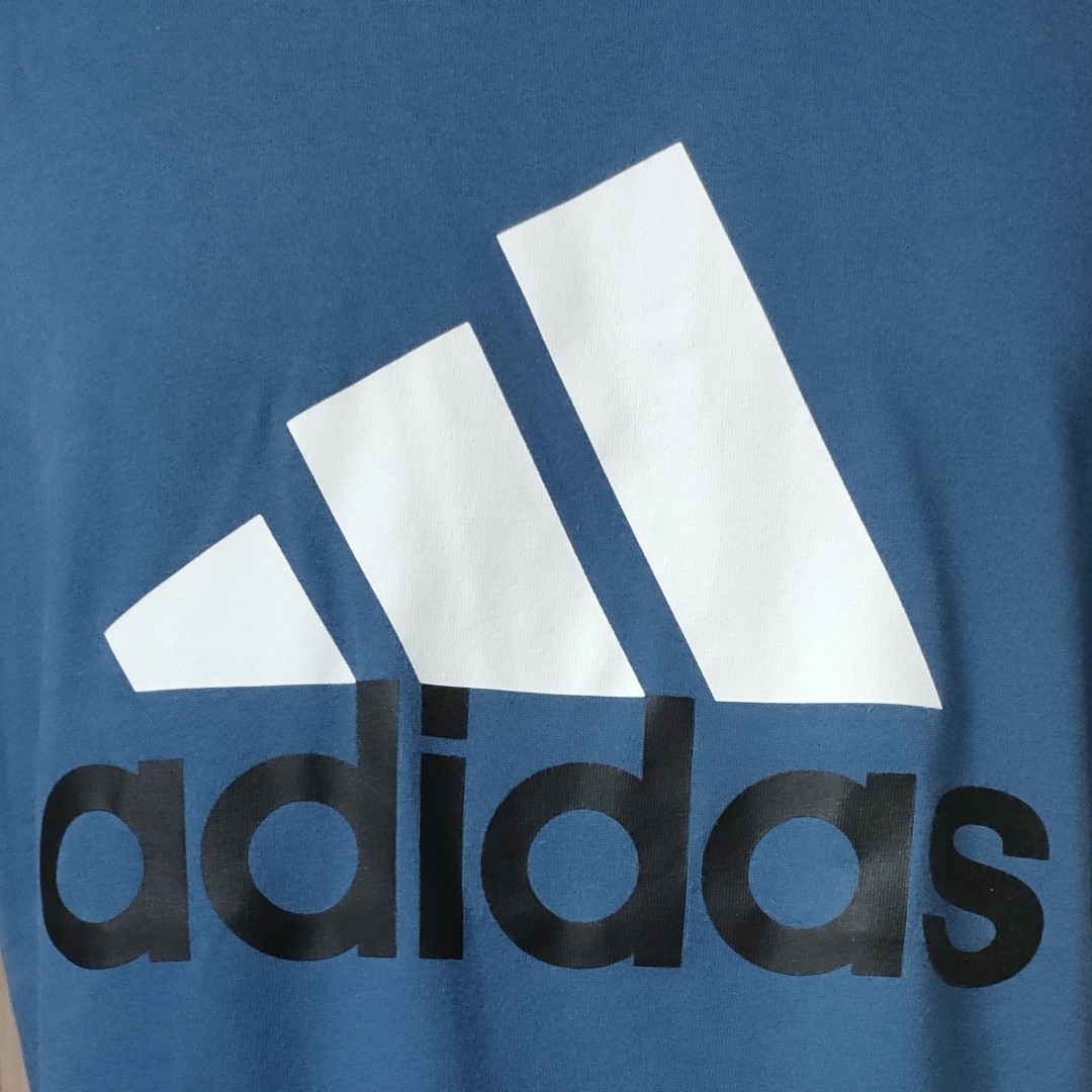 アディダス半袖TシャツM-L　ブルー　adidas SPORT ESSENTIALS 綿/ポリエステル  climaliteで快適