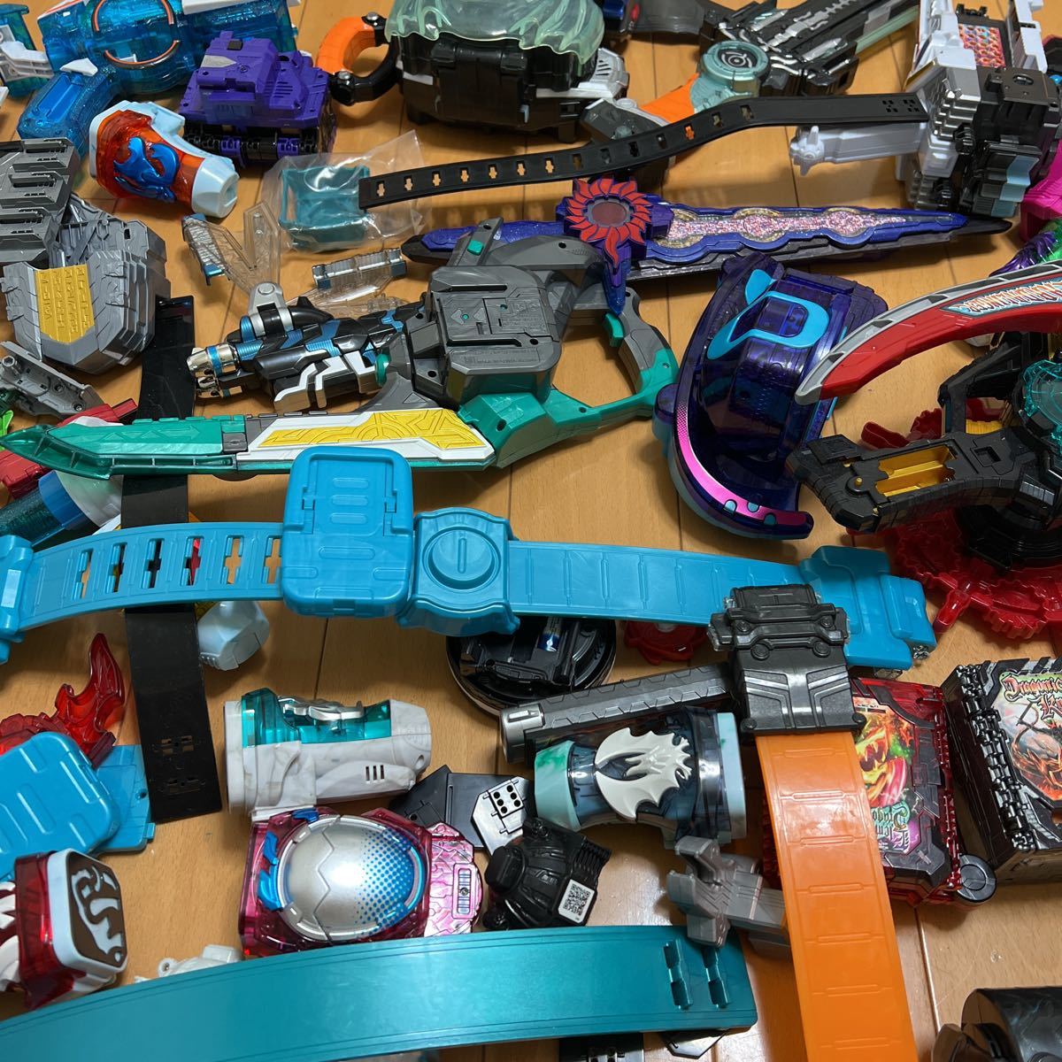 仮面ライダー 戦隊 ウルトラマン 変身ベルト 武器 ロックシード 多数