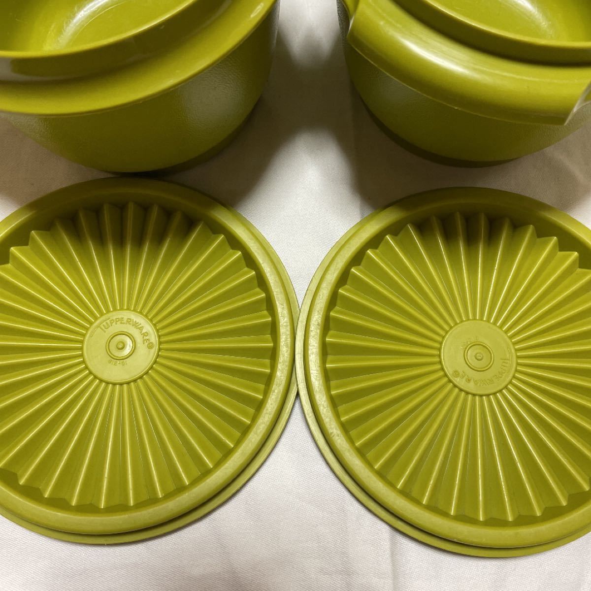 ①中古品 昭和レトロ タッパー 緑 2個 タッパーウェア ①中古品 昭和レトロ タッパー 緑 2個 タッパーウェア