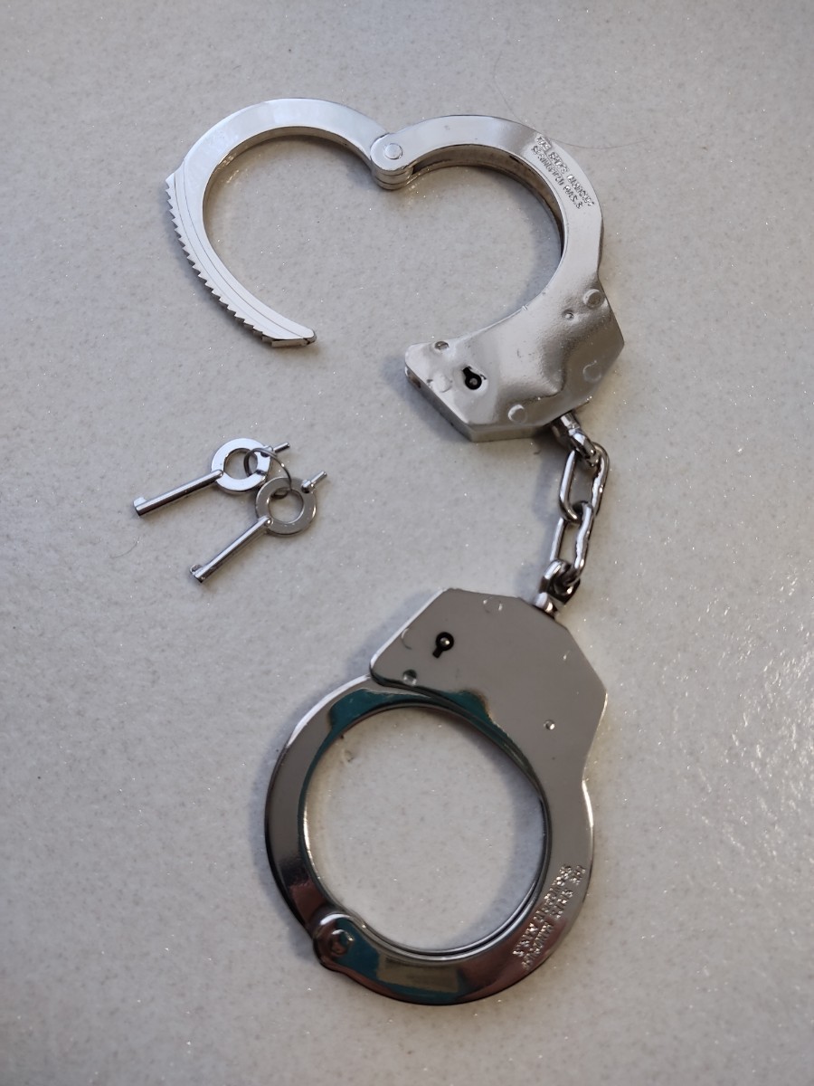 Paypayフリマ ダブルロック式手錠 海外警察制式採用 本物手錠クロームメッキ仕上げ 鋼鉄製