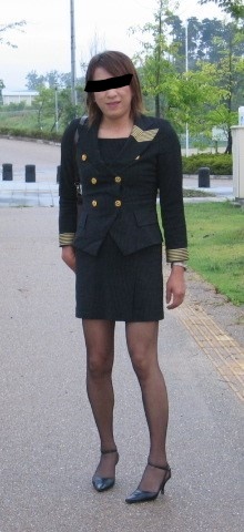 o water series collar . sleeve. gold. line . dressing up . miniskirt suit 
