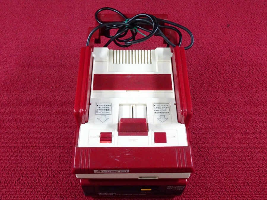 NINTENDO HVC-001 ファミコン 本体 四角ボタン+システムラック