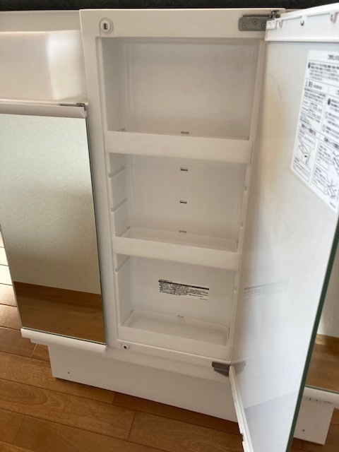 LIXIL ミラーキャビネット MFTV1-753TYJU サイズW750 未使用品難あり2