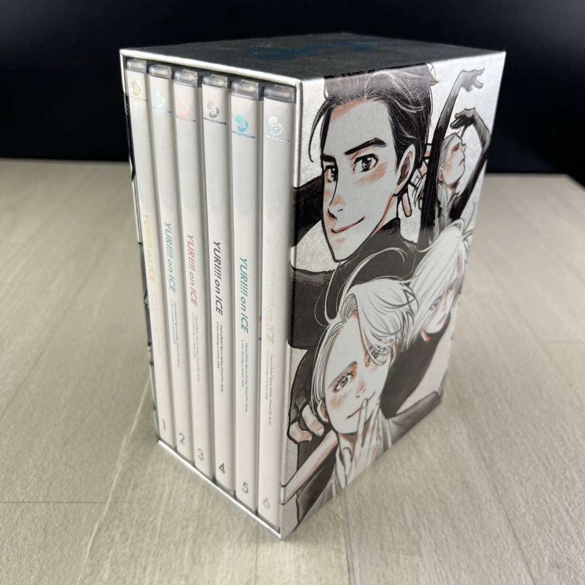 D15 ユーリ!!! on ICE Blu-ray 全6巻セット 収納BOX 付き ブルーレイ_画像1