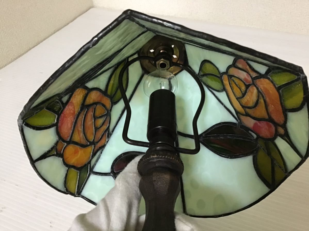 ステンドグラス　テーブルランプ 花柄　6面　アンティーク調　レトロ　照明器具　ナイトライト　インテリア　黄色バラ_画像5