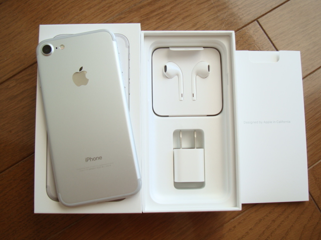 極美品 iPhone7 128GB シルバー SIMロック解除済 SIMフリー 残債無し