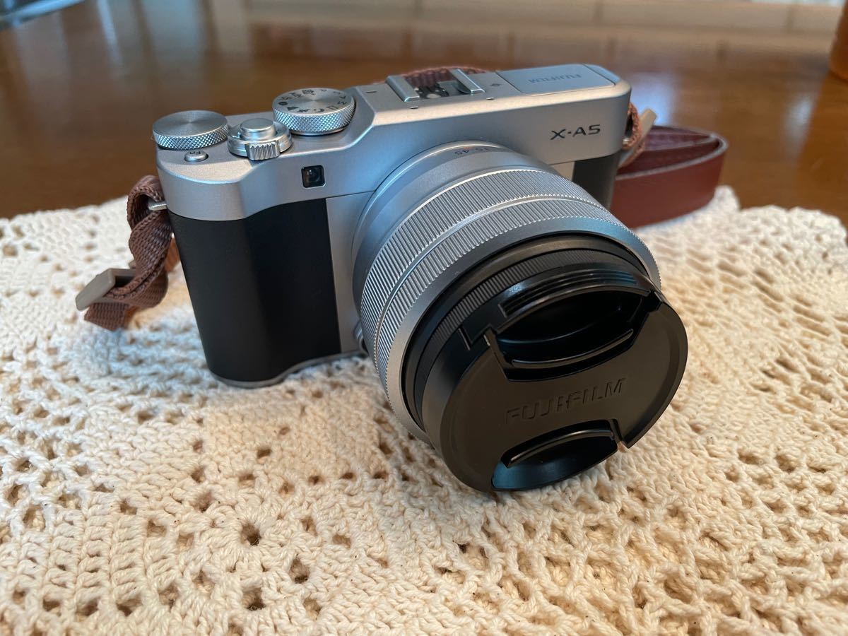 極美品】FUJI FILM X−A5 X-A5 レンスキット SILVER|Yahoo!フリマ(旧