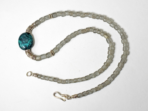 *. hoe . tonbodama *chibe tongue turquoise head . semi clear gray beads. necklace .. sphere [ free shipping ][2209][MB22015]