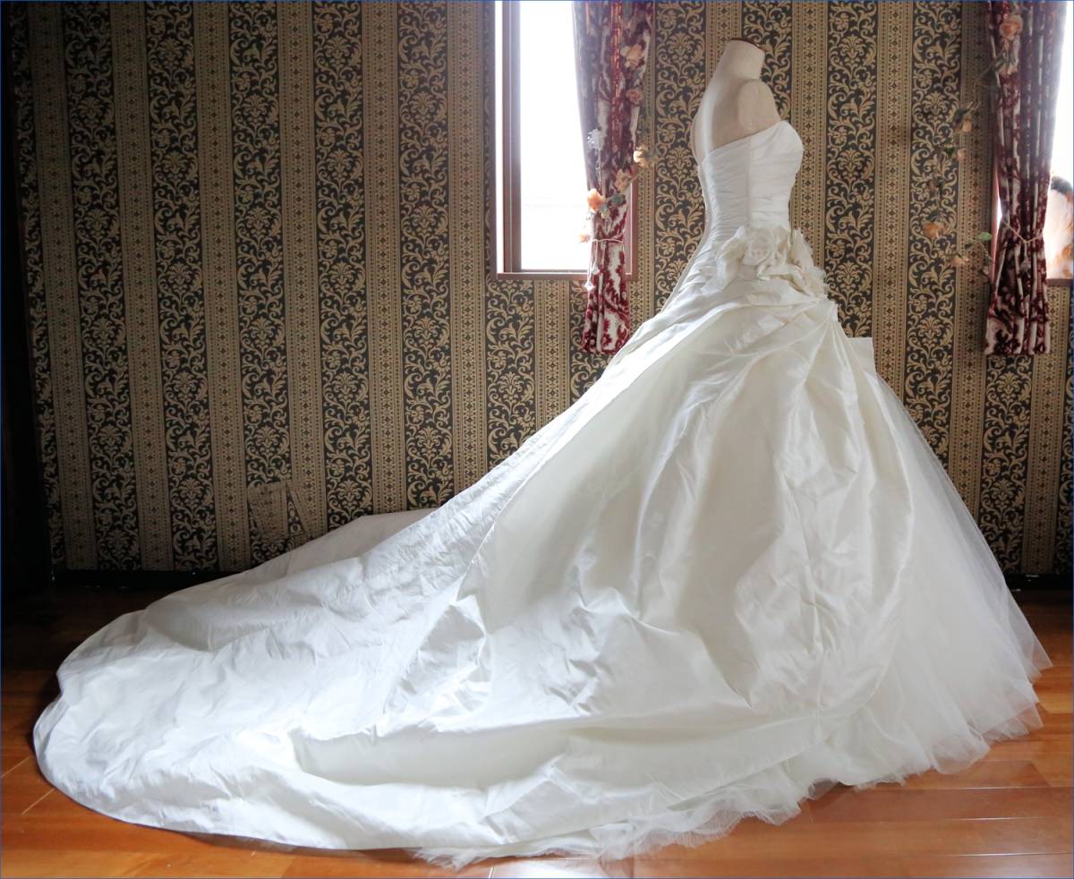 St. Patrick sun Patrick. one shoulder high class wedding dress 7 number S size PRONOVIAS Pro no Via s
