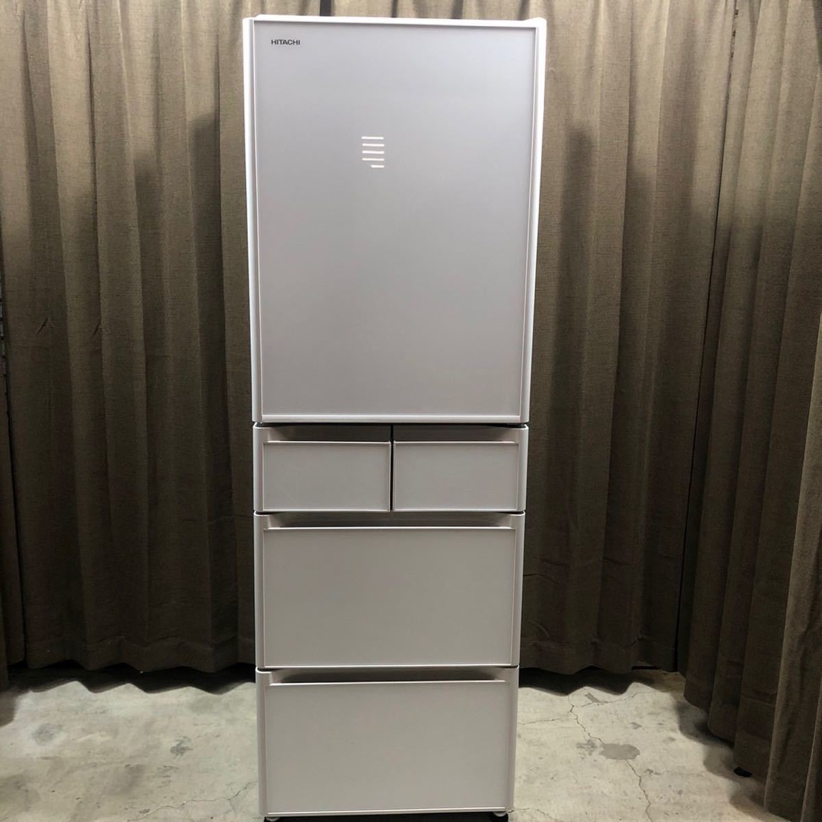 DJ052)2019年 美品 日立 HITACHI ノンフロン冷凍冷蔵庫 R-S40K(XW