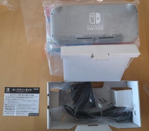 美品　Nintendo Switch Lite ザシアン・ザマゼンタ　スプラトゥーン３初回限定特典付き　ハードケースセット