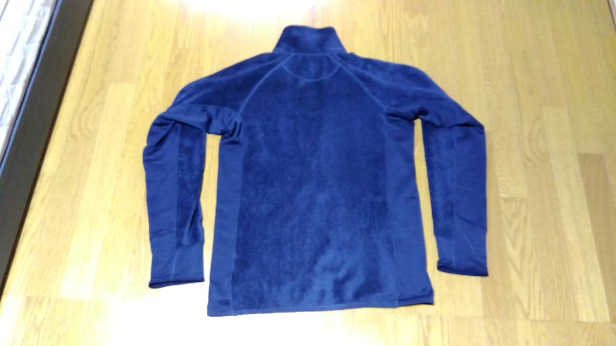 ★ パタゴニア Patagonia R2 ジャケット メンズLサイズ（少し袖長め） 紺色_画像2