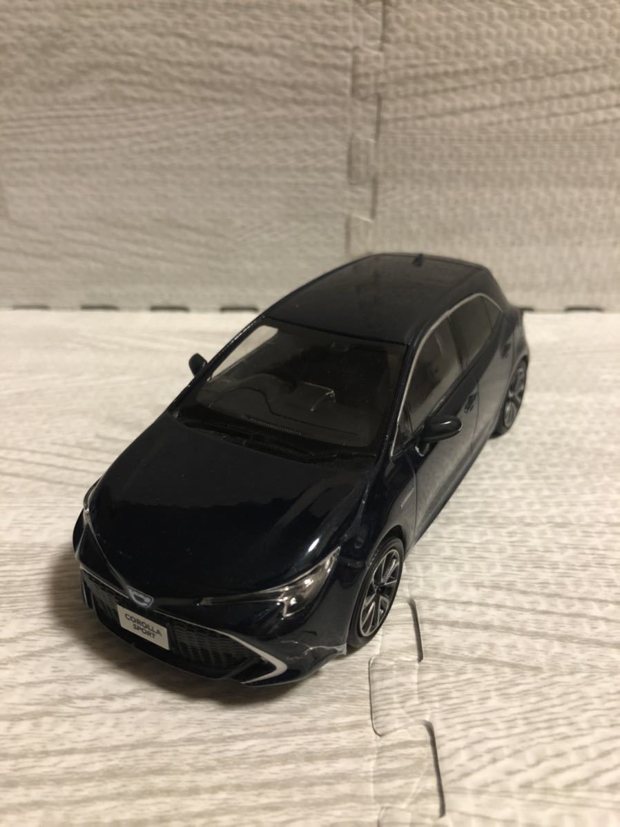 1/30 トヨタ 新型カローラスポーツ COROLLA SPORT カラーサンプル 非売品 ミニカー ブラキッシュアゲハガラスフレーク