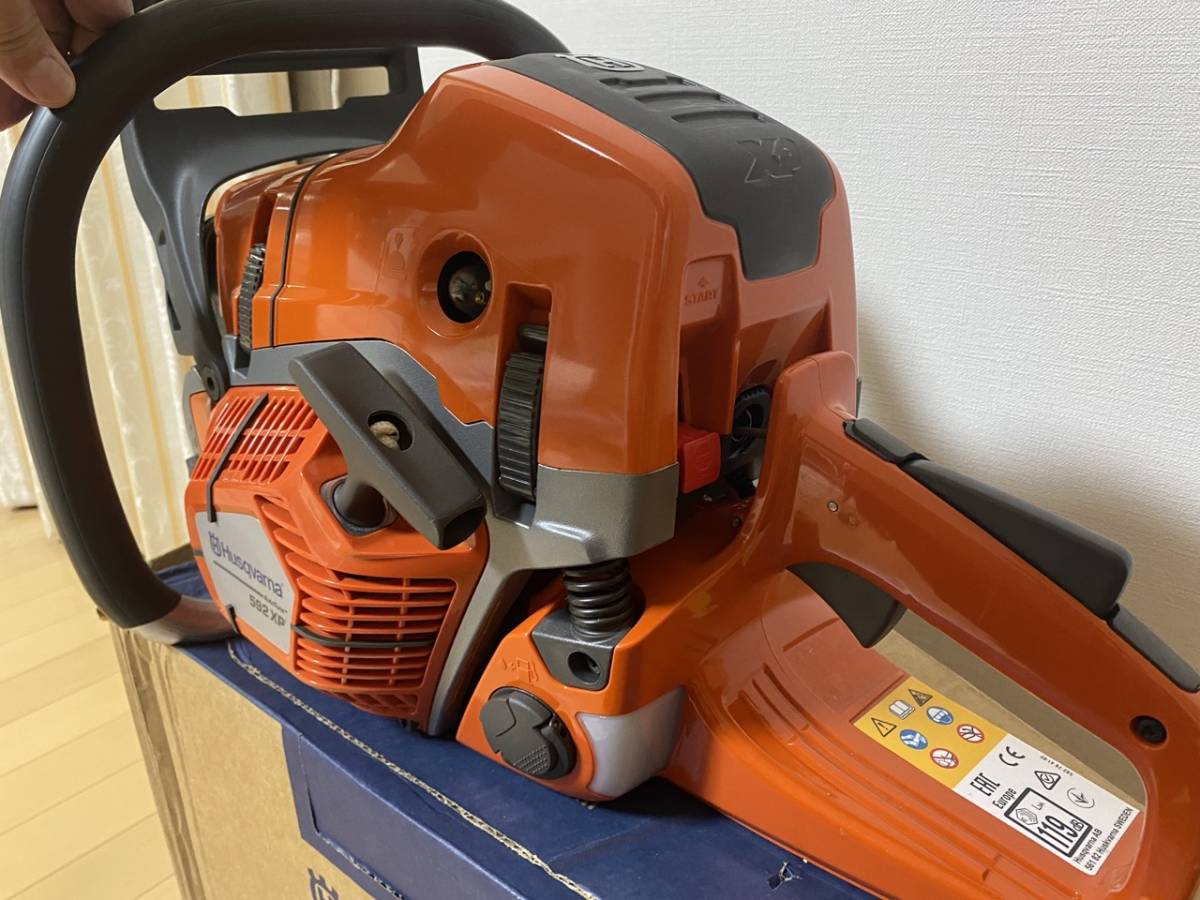 最大級!新型 新品 未使用品 HUSQVARNA ハスクバーナー 592XPプロ用 エンジンチェンソー 92CC 本体のみ_画像4