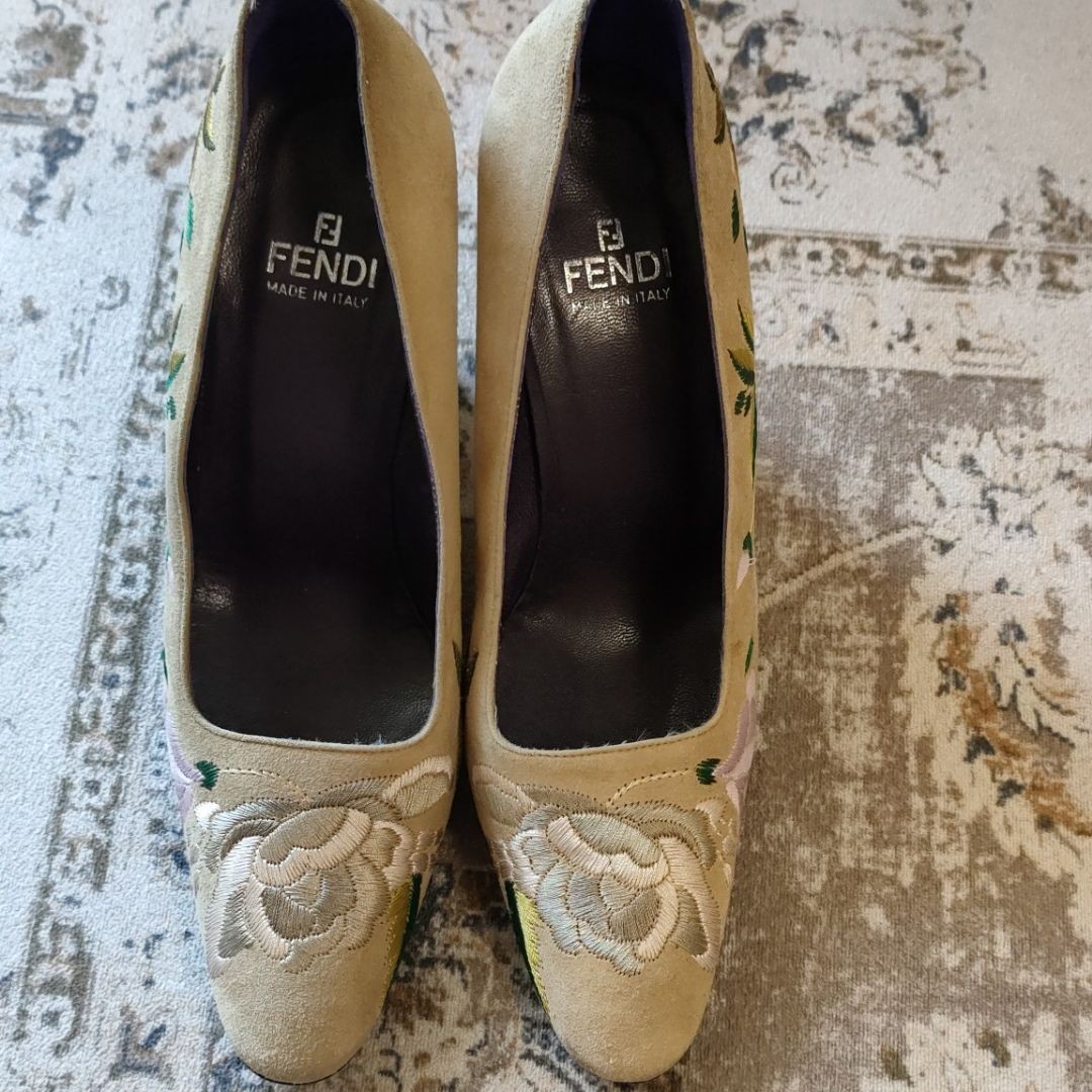 美品 FENDI ヒール パンプス ハイヒール ウェッジソール フェンディ ハイブランド 花柄 スエード スウェード 刺繍