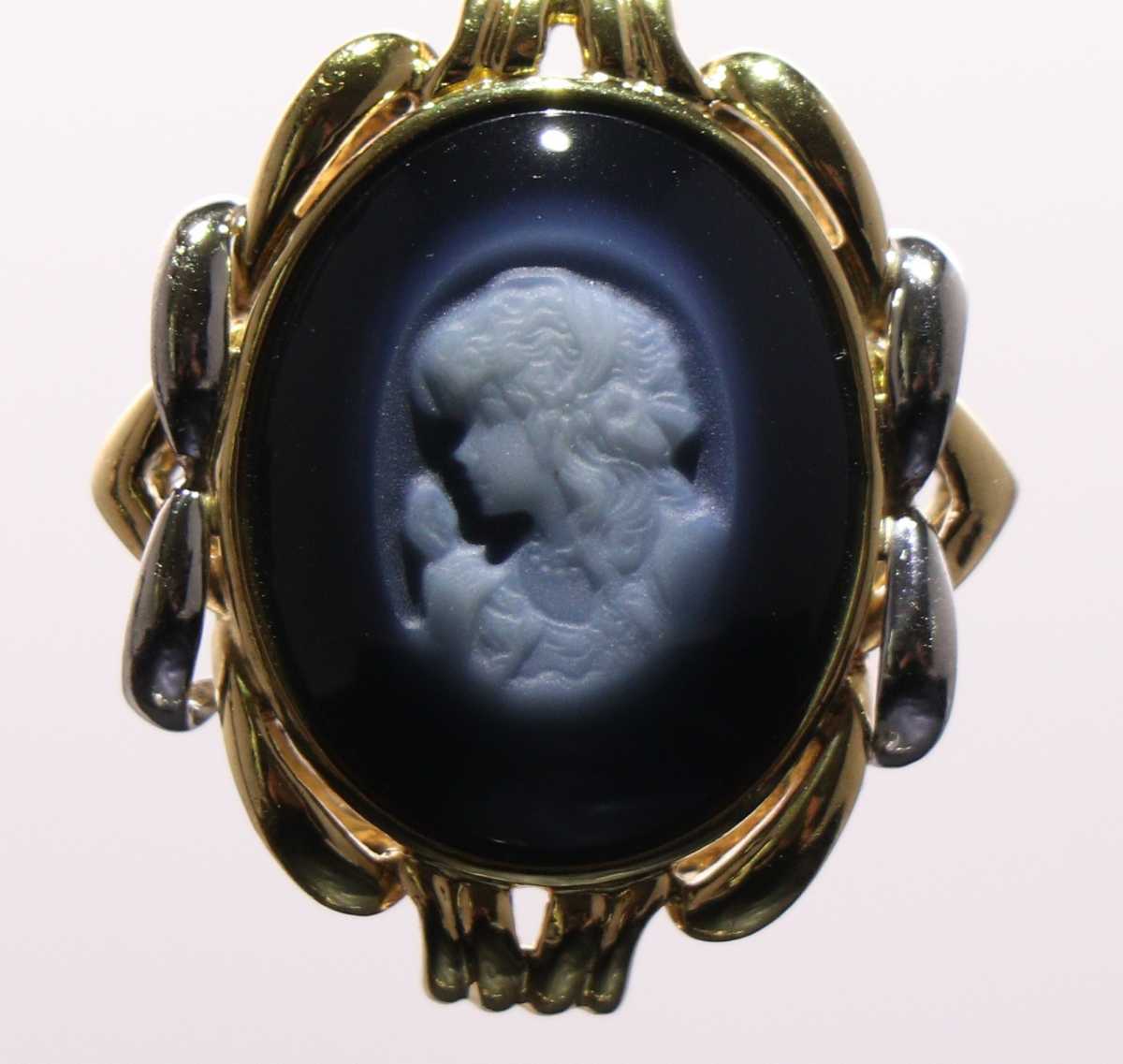 CAK17 / ブラックメノウカメオペンダントトップ K18 Pt900 7.90g Cameo ストーンカメオ 少女 / 彫刻絵画 宝石 ジュエリー 18金_画像2