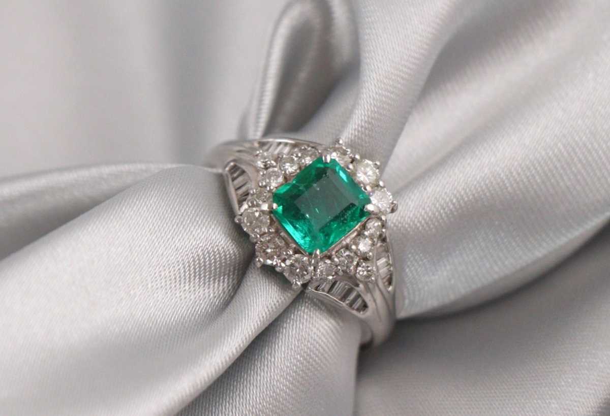 CAK01 鑑別書付 エメラルドプラチナリング 0.96ct ダイヤ 0.73ct 17号 プリンセスカット ジュエリー 指輪 宝石 5月誕生石 高級