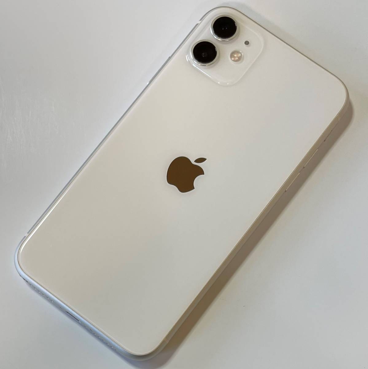 バッテリー新品 iPhone 11 ホワイト 64 GB SIMフリー