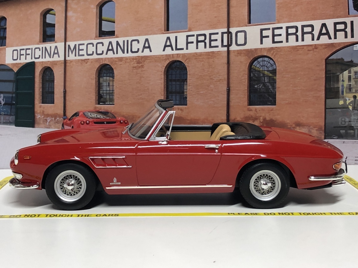 KK scale 1/18 Ferrari 275 GTS Pininfarina Spyder 1964 レッド ダイキャスト製　フェラーリ_画像5