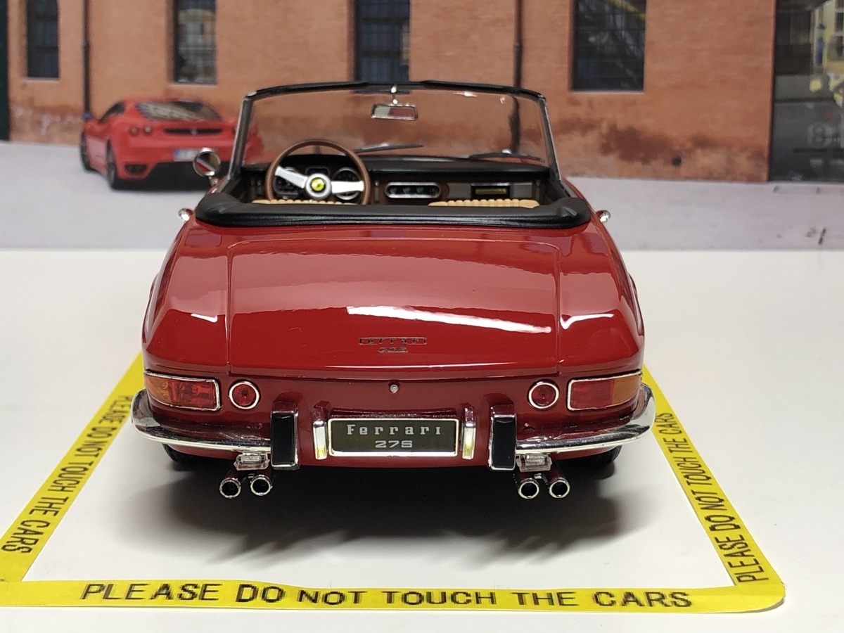 KK scale 1/18 Ferrari 275 GTS Pininfarina Spyder 1964 レッド ダイキャスト製　フェラーリ_画像4