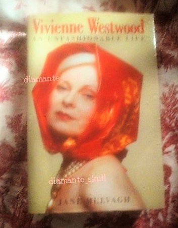 ヴィヴィアンウエストウッド*vivienne westwood*AN UNFASHIONABLE LIFE*ハードカバー*洋書*USED*美品*ジョニーロットン*ピストルズ*_画像1