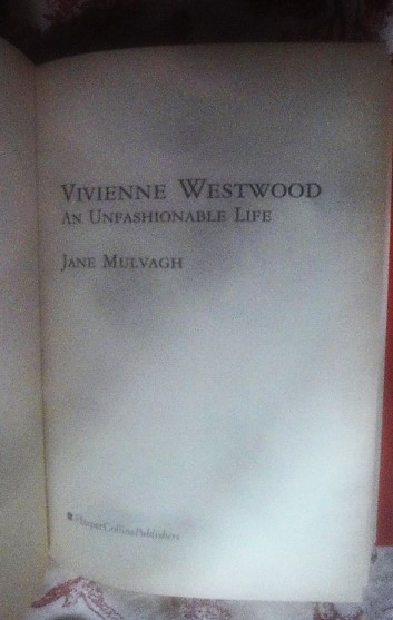 ヴィヴィアンウエストウッド*vivienne westwood*AN UNFASHIONABLE LIFE*ハードカバー*洋書*USED*美品*ジョニーロットン*ピストルズ*_画像8