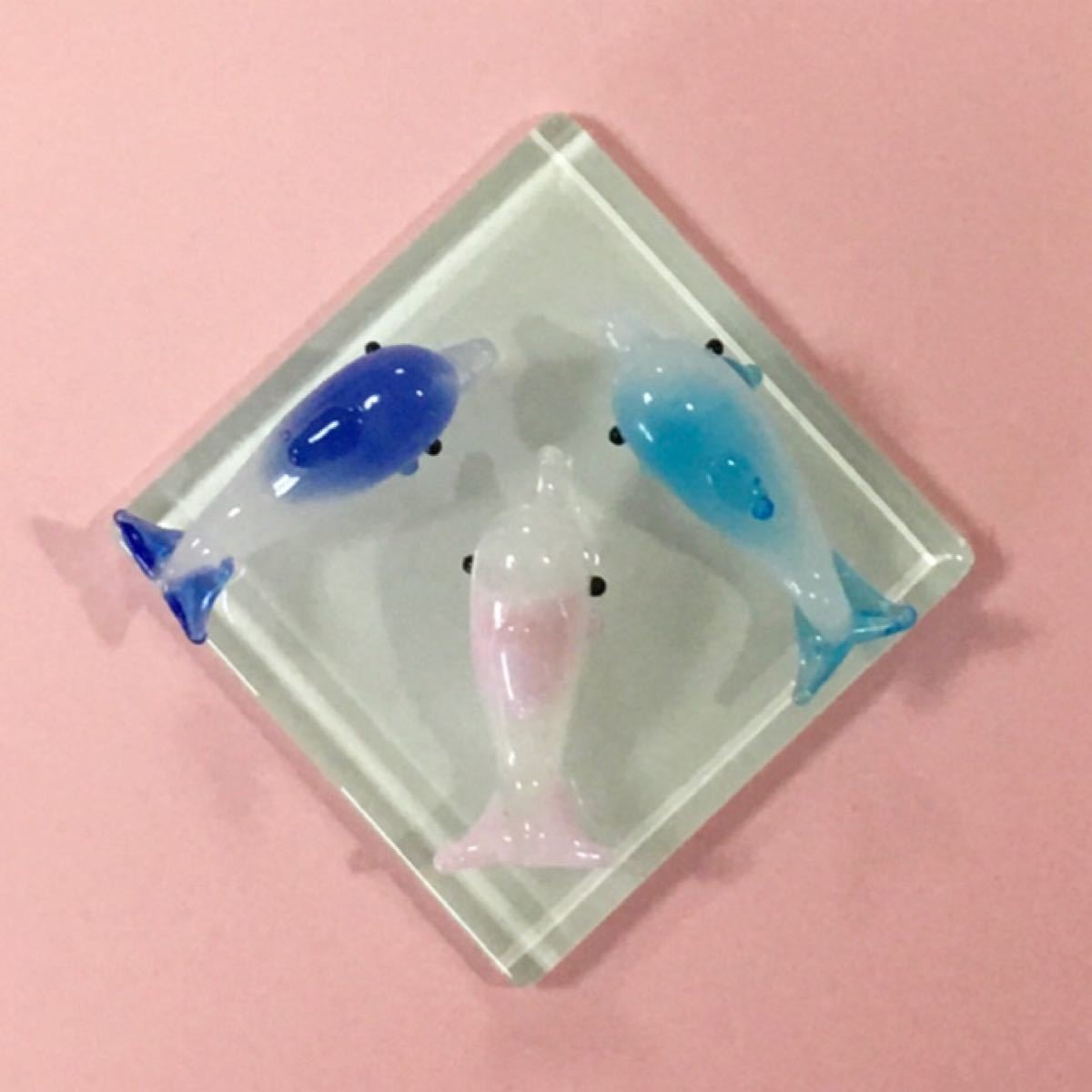 イルカ・青色・水色・ピンク3兄妹のガラス細工・置物・オブジェ・熱帯魚