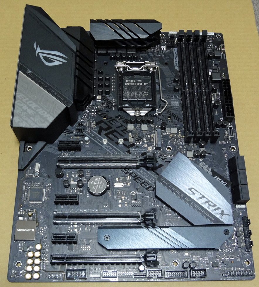 ROG Strix Z390-F GAMING Core i7 9700k-