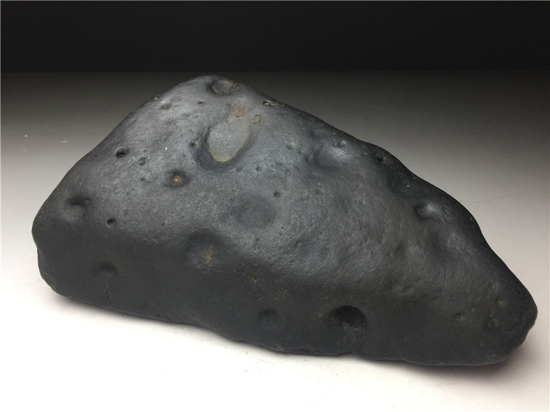 隕石・磁石にくっつく・コンドライト・原石 ロシア 重さ4.8キロ