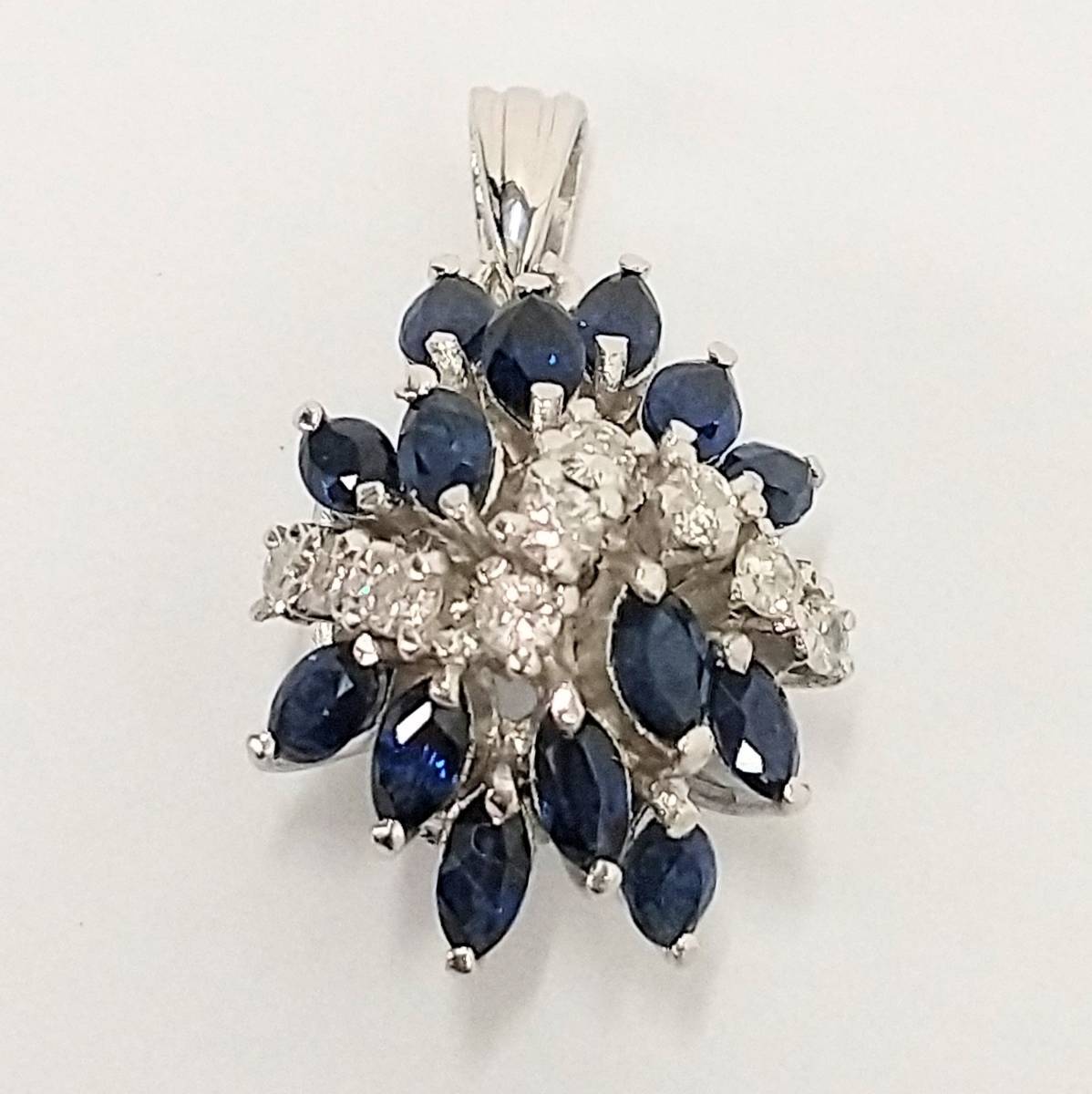 Pt900/ サファイア1.29ct/ダイヤ0.24ct/5.3g/ トップ logopedia