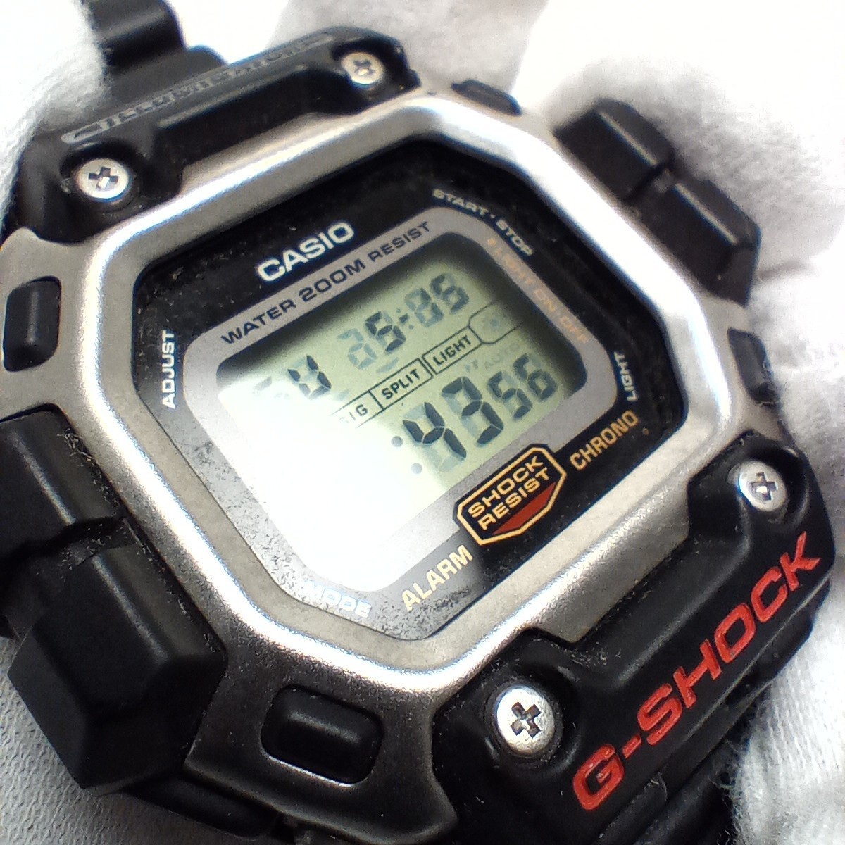青空様 未使用☆G-SHOCK DW-8300-1V 海外専売 二代目ガンダム 注目商品