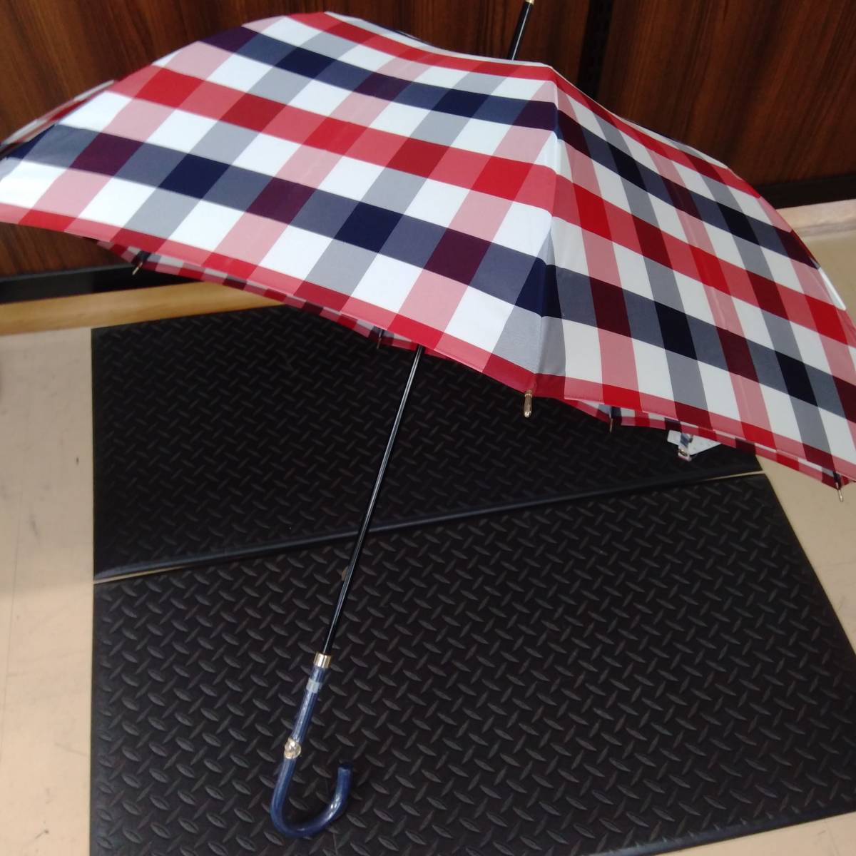 [未使用] [タグ付] Aquascutum アクアスキュータム 長傘 UV オーロラ新潟 日本製 雨具 チェックレッド系