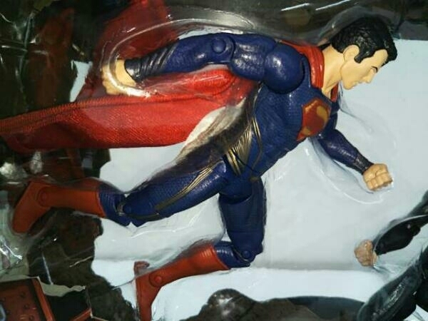  фигурка прекрасный товар не использовался товар MOVIE MASTERS MAN OF STEEL SUPERMAN vs. GENERAL ZOD Супермен фигурка не использовался товар . наружная коробка повреждение есть 