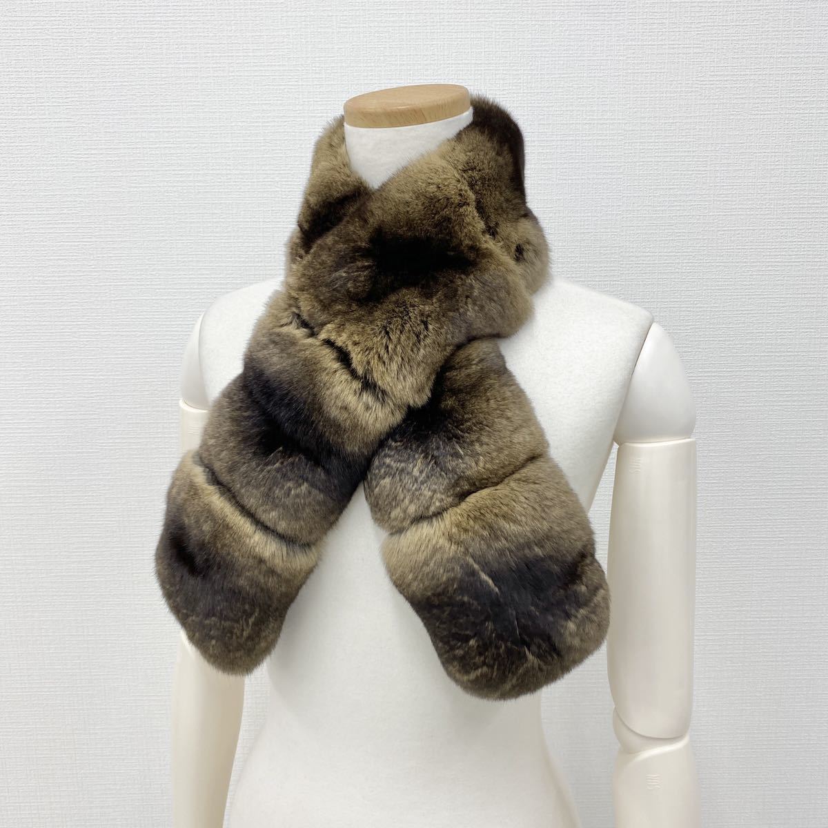 休日限定 フォクシー FOXEY 26i3《美品》定価14.5万円 チンチラ 毛皮