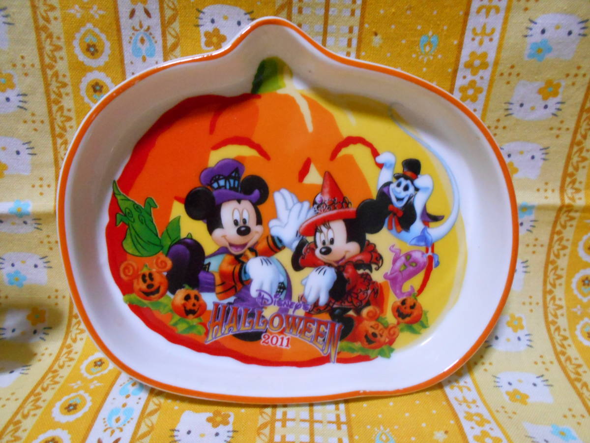 ♪ディズニー美品東京ディズニーランドハロウィン2011陶器製カップ＆プレートセットチップ＆デール＆ステッィチ＆ドナルド＆ディジーダック_画像2