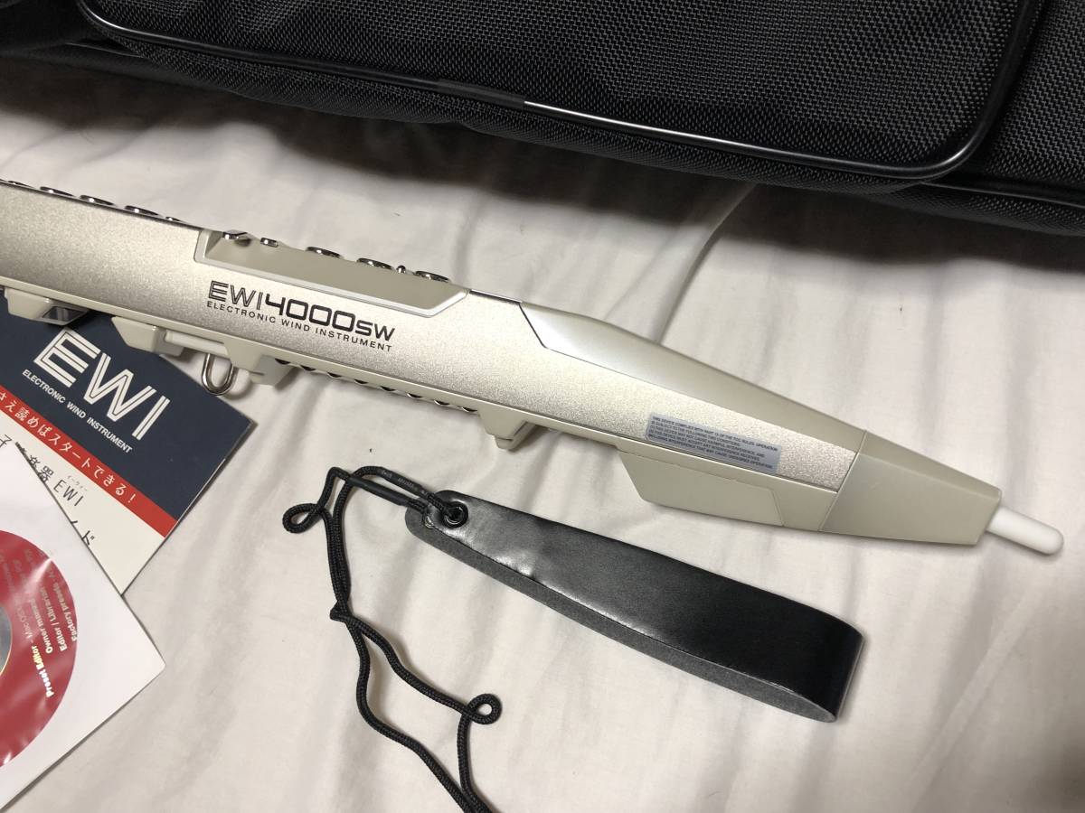 AKAIの、ウインドシンセサイザー EWI4000SW-