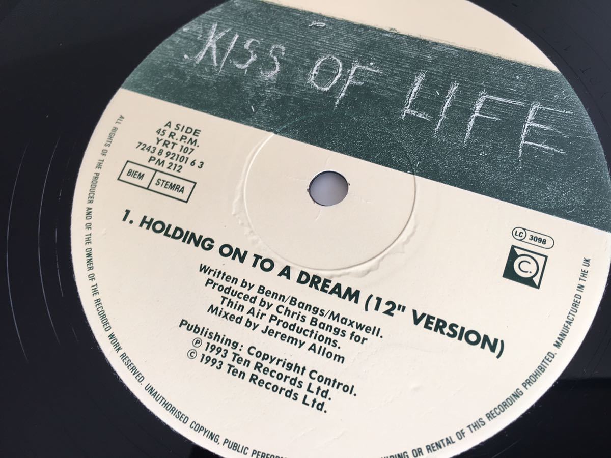【12inch2枚セット】Kiss Of Life / Holding On To A Dream(93年UK盤 YRT107 3Track)/Love Has Put A Spell On Me(93年UK盤 YRT101 5Track)_画像6