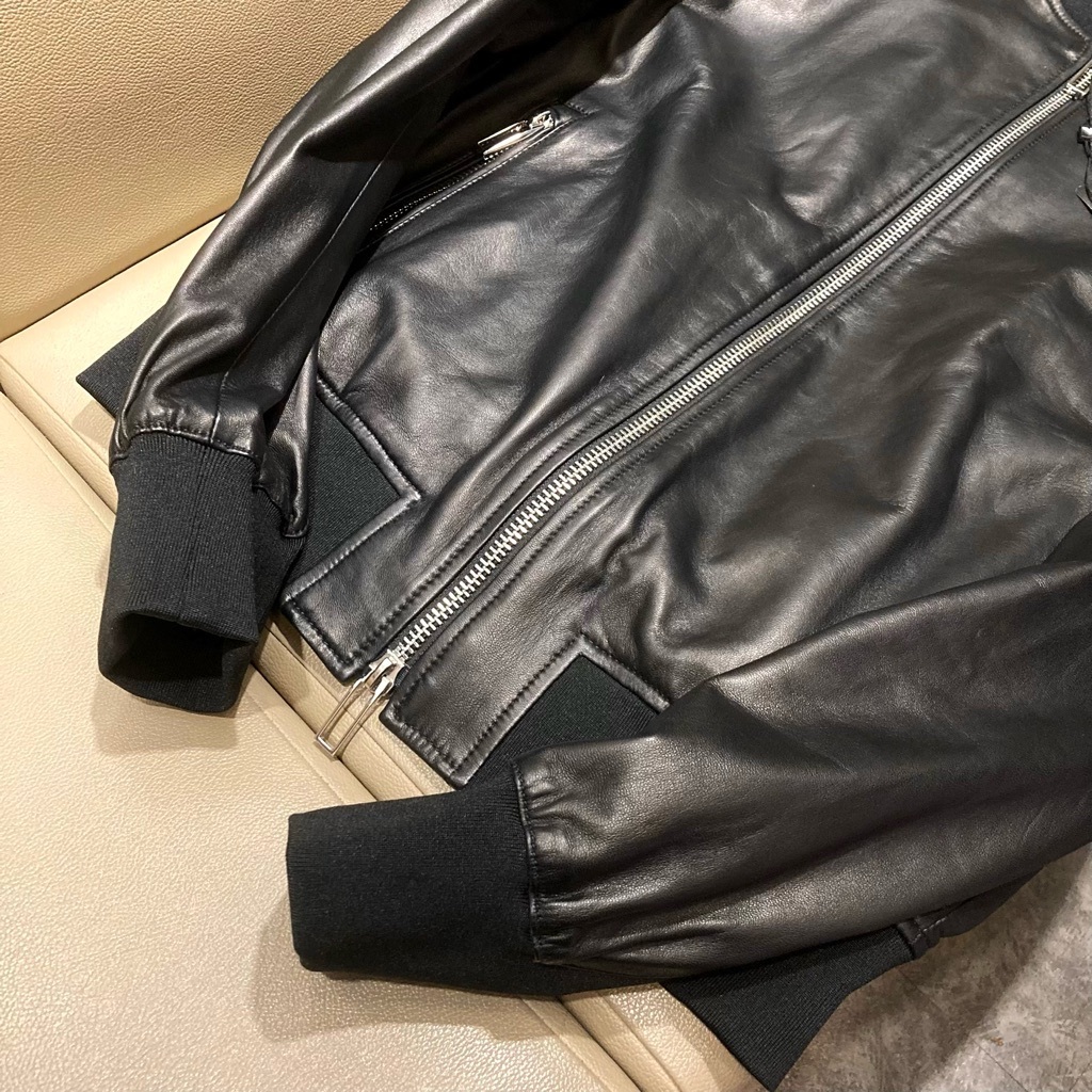 新品タグ付!【人気のMA-1型】黒革タグ◎定価:242,000円【エンポリオ