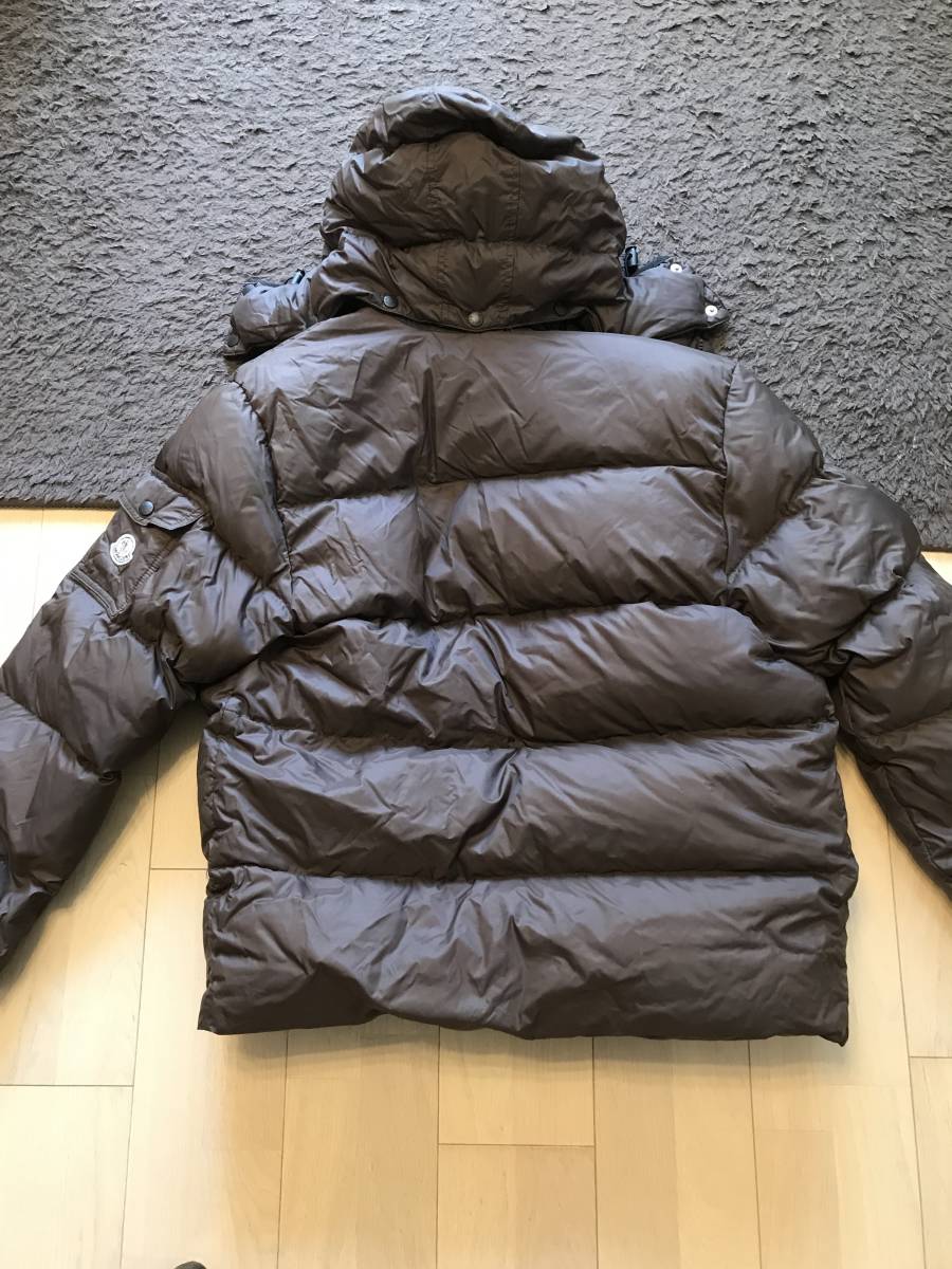 【美品】 MONCLER モンクレール ダウンジャケット サイズ3 ブラウン_画像4