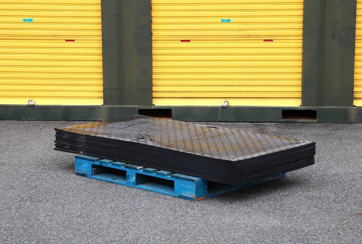 092105N 未使用 ウッドプラスチックテクノロジー 養生用敷板 3ｘ6 10枚 片面 Wボード36 3ｘ6 プラ敷 直接引取推奨 名古屋市
