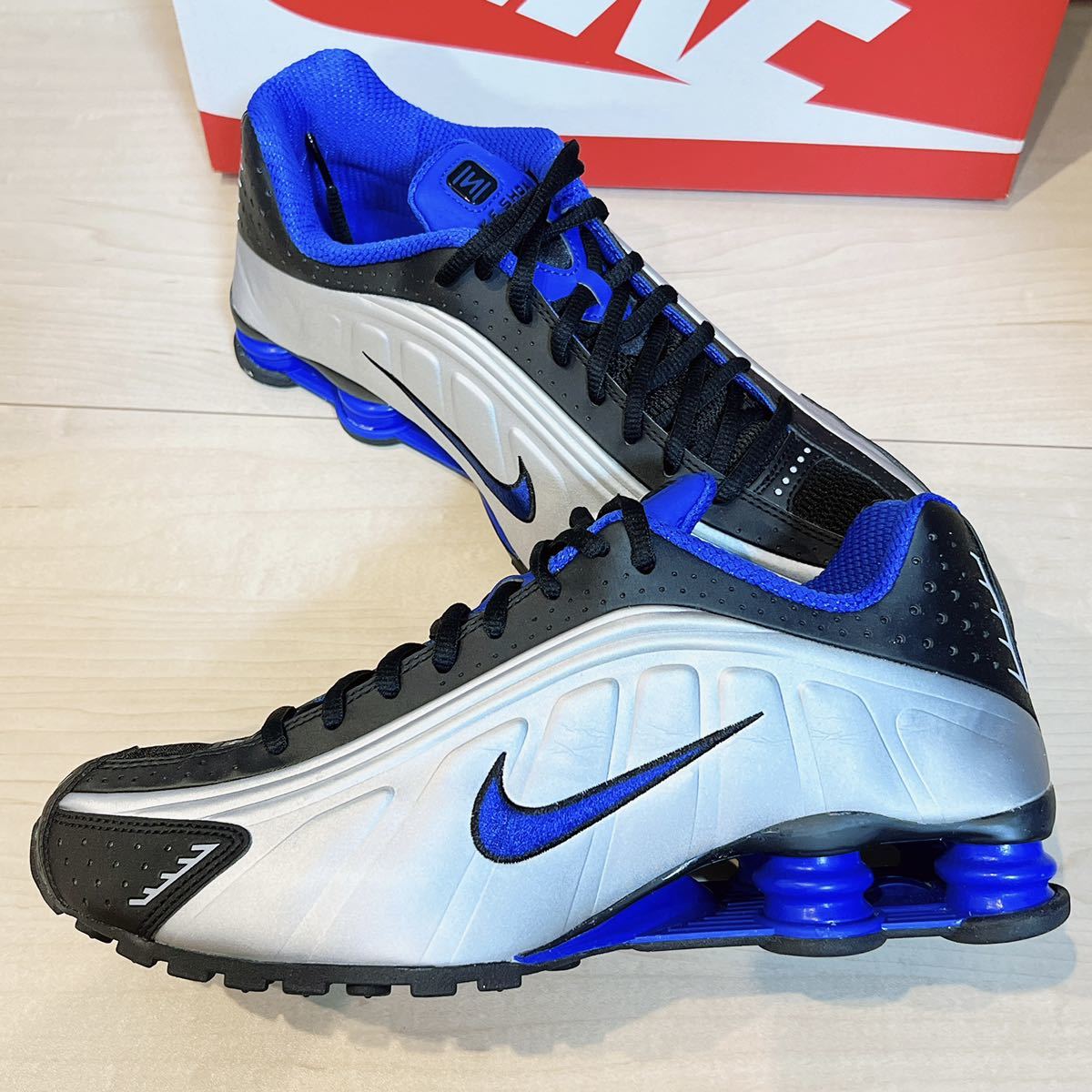 新品未使用】27 5cm NIKE SHOX R4 BLACK/METALLIC SILVER-BLUE ナイキ