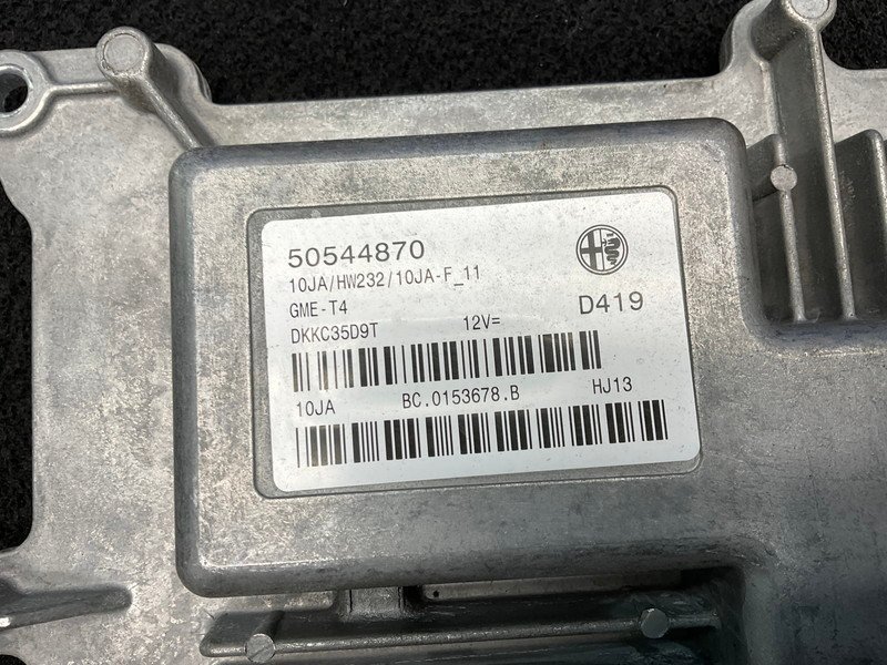 AR019 952 Alpha Giulia super 55273835 engine computer -/ key key attaching *50544870 * operation OK/ error less 0 * prompt decision *