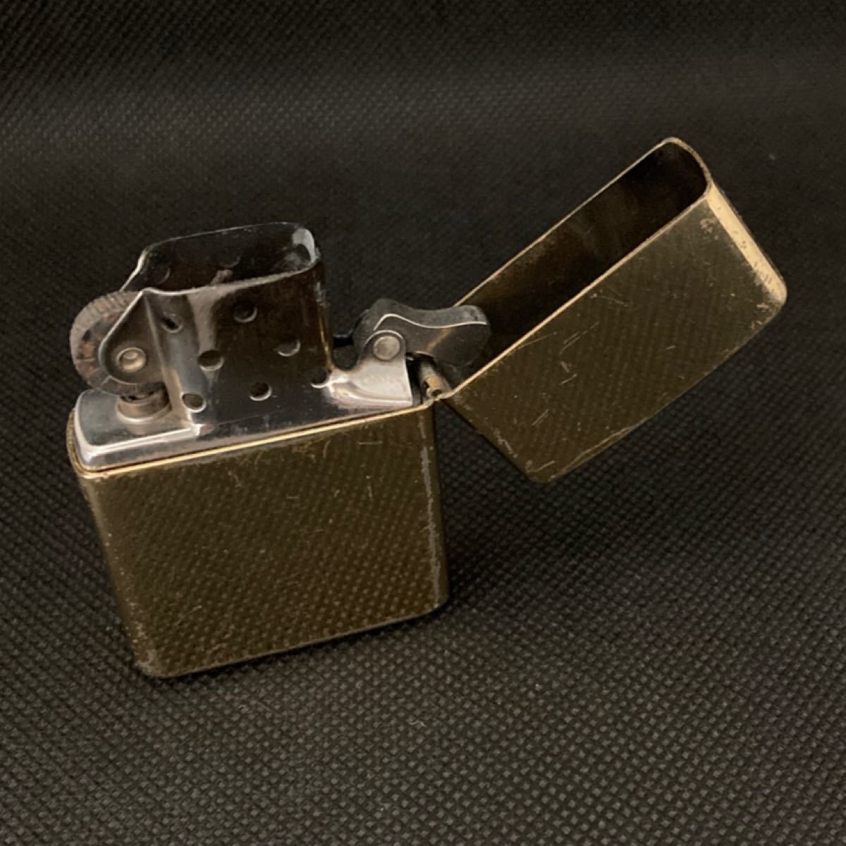 ZIPPOライター 金色 ボトムイタリック 中古品 箱無し 1990年製 ZIPPOライター 金色 ボトムイタリック 中古品 箱無し 1990年製